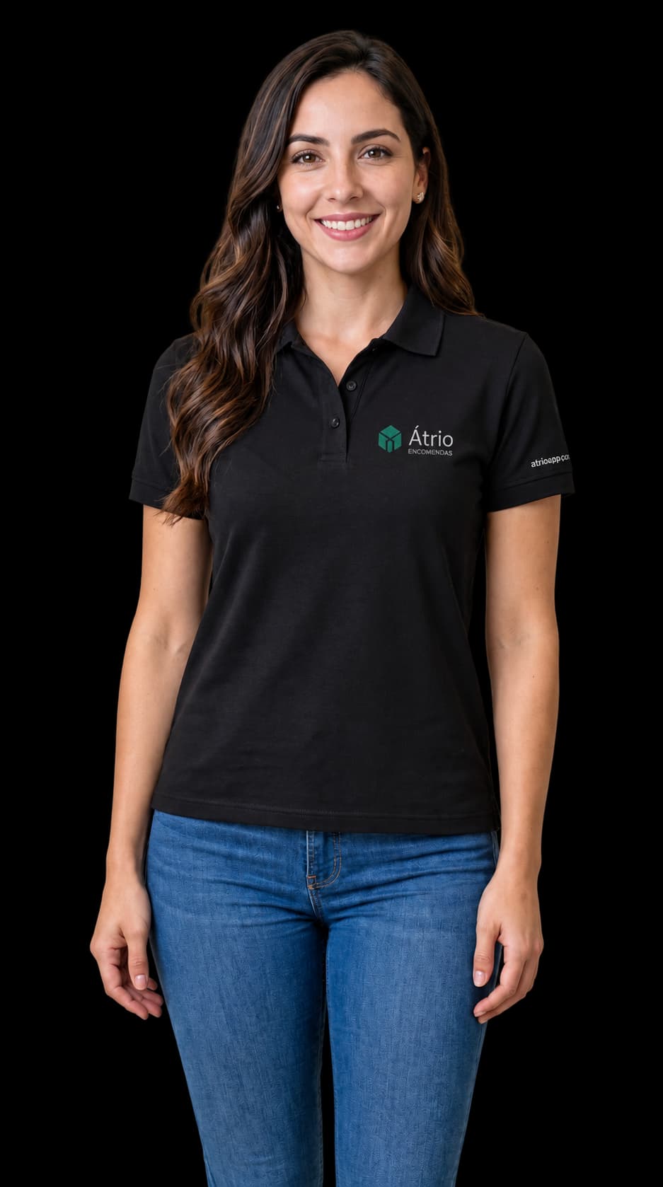 Átria, assistente virtual do Átrio, em pé com uniforme da empresa